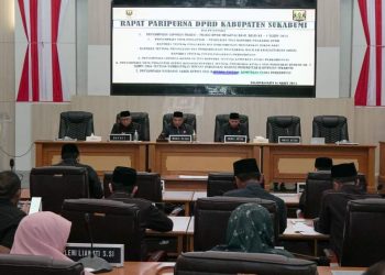 Wakil Ketua II DPRD Kab. Sukabumi M. Sodikin Dampingi Bupati Sukabumi Dalam Penyampaian Nota Pengantar Raperda Perubahan