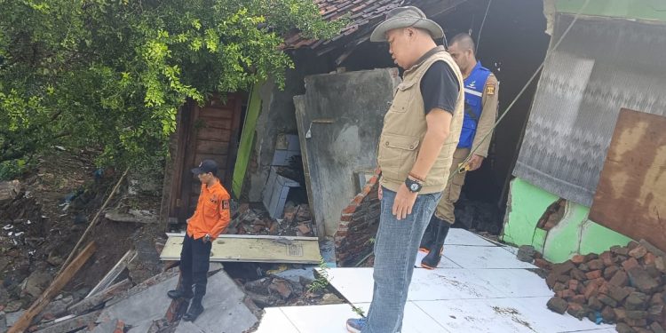 Akibat Pergerakan Tanah, Enam Unit Rumah di Bantargadung Ambruk