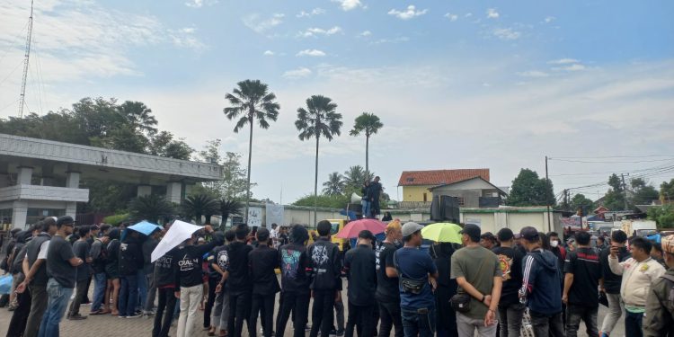 Praktek Pungli Pencaker Menggurita, Ratusan Massa Gerudug PT GSI