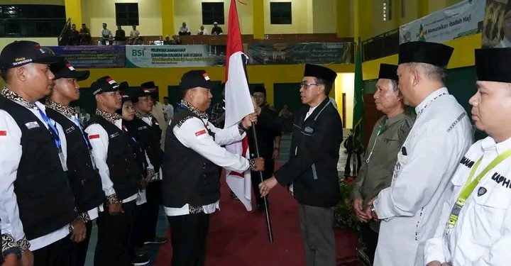 Kemenag Kab. Sukabumi Lepas Jemaah Calhaj Kloter 14
