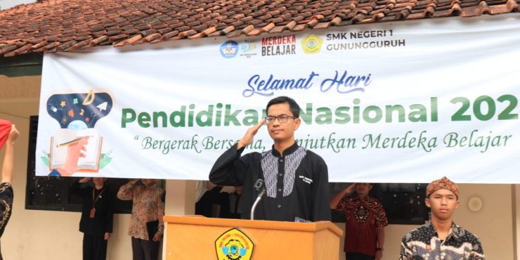 Hari Pendidikan Nasional 2024, SMK Negeri 1 Gunungguruh Gelar Upacara Bendera