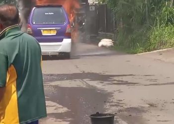 Diduga Alami Kebocoran Saluran Bensin, Sebuah Angkot Terbakar di Nagrak