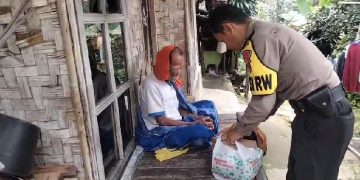 Kisah Inspiratif Anggota Polsek Parakansalak Berjibaku Bantu Warga Sekitar