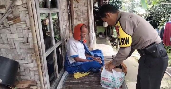Kisah Inspiratif Anggota Polsek Parakansalak Berjibaku Bantu Warga Sekitar