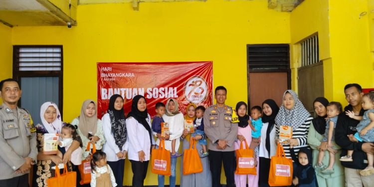 Memperingati HUT Bhayangkara ke 78, Polsek Warungkiara Gelar Bakti Sosial