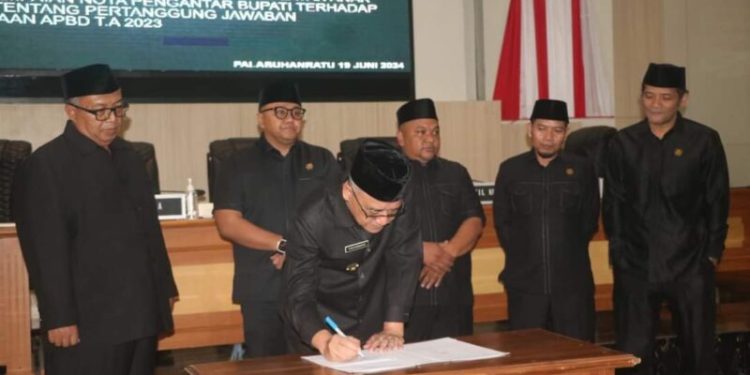DPRD Kab. Sukabumi Gelar Paripurna Pengambilan Keputusan Raperda KLA