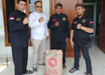 Baznas Geber Pembangunan Klinik Bebeza, Paguyuban Jampang Tandang Salurkan Bantuan Semen