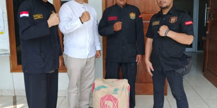 Baznas Geber Pembangunan Klinik Bebeza, Paguyuban Jampang Tandang Salurkan Bantuan Semen