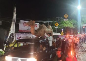 Puluhan Ribu Warga Se-Kecamatan Warungkiara Hiasi Ruas Jalan Raya Dengan Obor