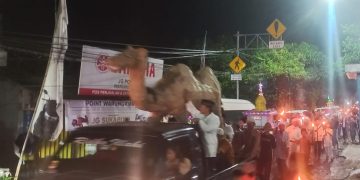 Puluhan Ribu Warga Se-Kecamatan Warungkiara Hiasi Ruas Jalan Raya Dengan Obor