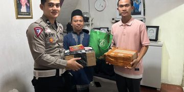 Sisihkan Gajinya Sebagai Satlantas Polres Sukabumi, Briptu Dony Sedekah Al-quran dan Perangkat Alat Sholat