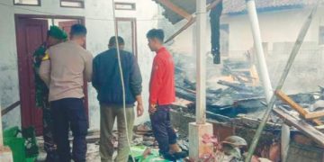 Diduga Korsleting Listrik, Dua Rumah di Kadudampit Sukabumi Hangus Terbakar