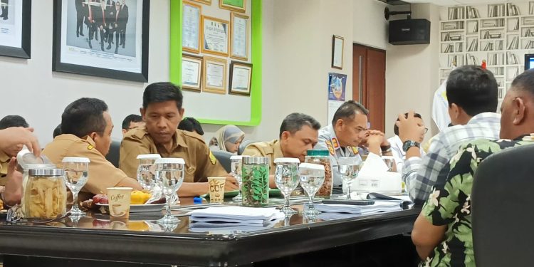 DLH Kab. Sukabumi Sikapi Serius Persoalan Sampah di Pantai Loji, Ini Kata Prasetyo