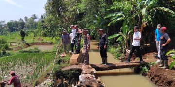 Camat Warungkiara Ajak Warga Tiga Desa Kerjabakti Tanggulangi Jebolnya Irigasi