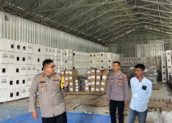 Sukseskan Pilkada 2024 Polres Lamsel Pastikan Keamanan Gudang Logistik KPU