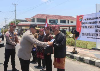 Peresmian Tunggul Kesatuan “Wira Bhakti Khagom Mufakat” Polres Lamsel Simbol Filosofi Kearifan Lokal