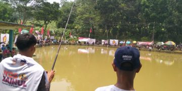 Bersama Koalisi Iyos-Zaenul, Ratusan Orang Asik Ikuti Mancing Gratis