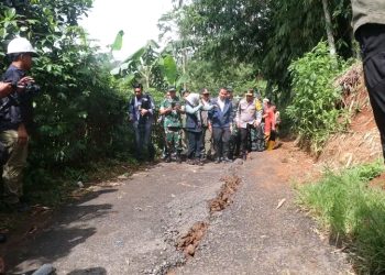 PJ Gubernur Jabar Dan Bupati Sukabumi Tinjau Lokasi Bencana