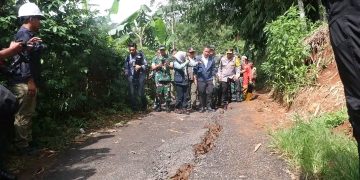 PJ Gubernur Jabar Dan Bupati Sukabumi Tinjau Lokasi Bencana
