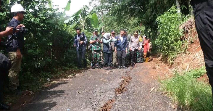 PJ Gubernur Jabar Dan Bupati Sukabumi Tinjau Lokasi Bencana