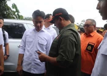 Wapres RI Gibran Rakabuming Raka Tinjau Pengungsian Bencana di Desa Sukamaju Sukabumi