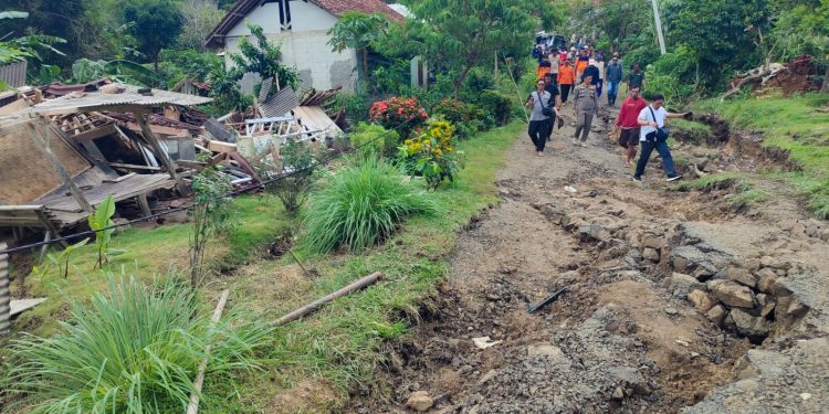 Pergerakan Tanah di Agrabinta Cianjur, 45 Rumah di Desa Sinarlaur Rusak Berat