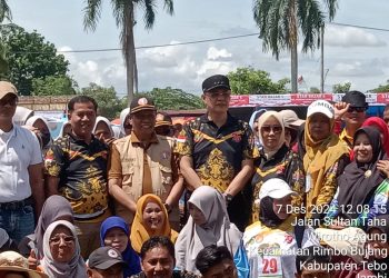 Pj Bupati Tebo Hadiri HUT PGRI ke-79 dan HGN ke-30 Tingkat Provinsi Jambi Di Lapangan Mandala Rimbo Bujang