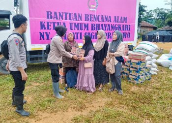 Bencana di Sukabumi, Polsek Lengkong Terjun Berikan Bantuan Logistik Pengobatan Hingga Trauma Healing