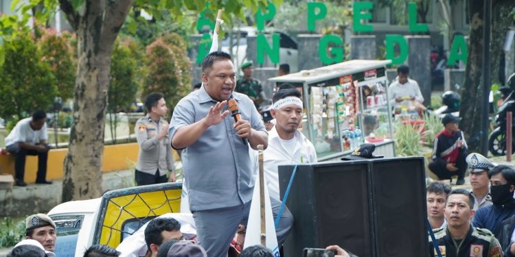 Aksi Damai Ribuan Guru Honorer, Ketua DPRD Kab. Sukabumi Komitmen Perjuangkan Aspirasi Sesuai Kewenangan