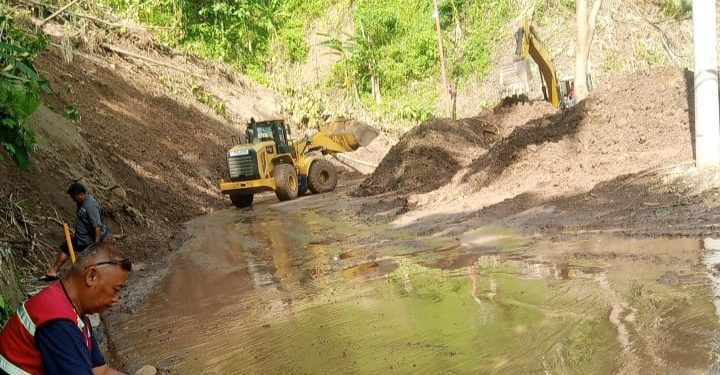 Sempat Tertutup Longsoran, Jalan Nasional Loji-Kiaradua Sukabumi Kembali Bisa Dilalui