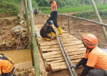 Baznas Bantu Bangun Tiga Jembatan Akibat Bencana di Ciemas Sukabumi