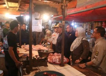 Pastikan IPH Komoditas Pangan Stabil, Sekda Sidak Pasar Cisaat Sukabumi