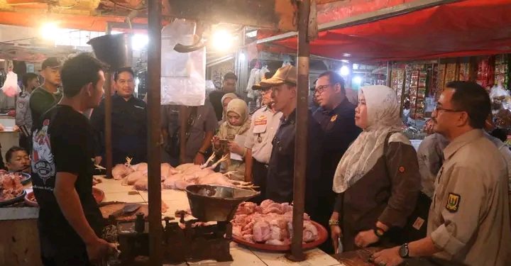 Pastikan IPH Komoditas Pangan Stabil, Sekda Sidak Pasar Cisaat Sukabumi