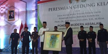 Jaksa Agung Muda Dr. Asep Nana Mulyana, Resmikan Gedung Kelas 3 Pondok Putri Assalam