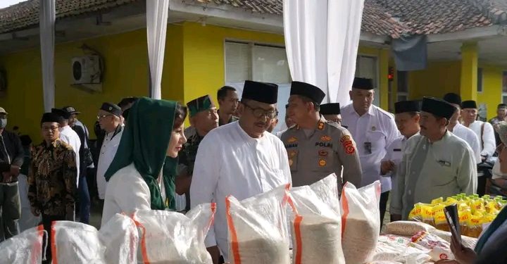 Muhibah Ramadan 1446 Hijriah, Bupati & Wabup Sukabumi Salurkan Santunan