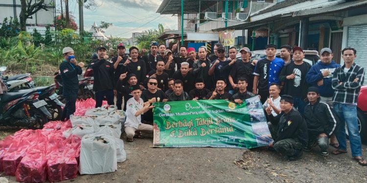 Puasa Ramadhan 1446 Hijriah, DPD GEMPA Bogor dan Sukabumi Utara Bagi-bagi Takjil di Cigombong