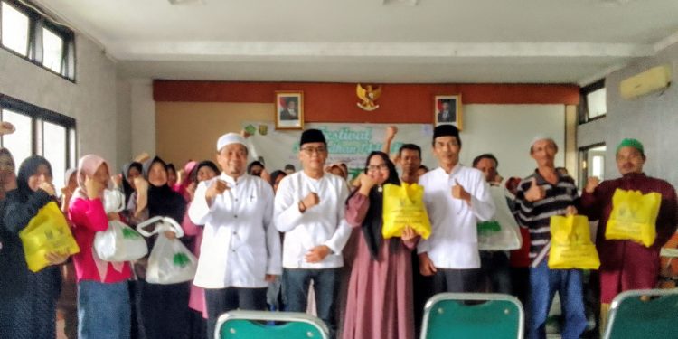 Ramadhan Penuh Berkah, Kemenag dan Baznas Kab. Sukabumi Berikan Ratusan Paket Sembako