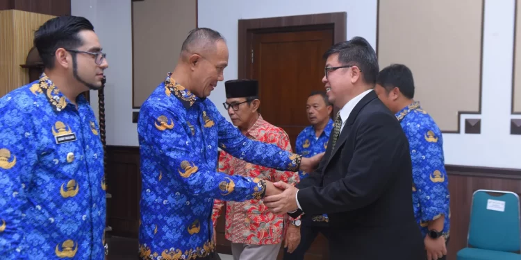 Wali Kota Sukabumi Lantik Lembaga PESPERAWI Kota Sukabumi Periode 2025_2030