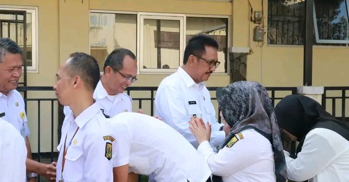 Bupati Sukabumi Asep Japar Pimpin Apel Pagi di Disdik Kab. Sukabumi, Ini Yang Disampaikan