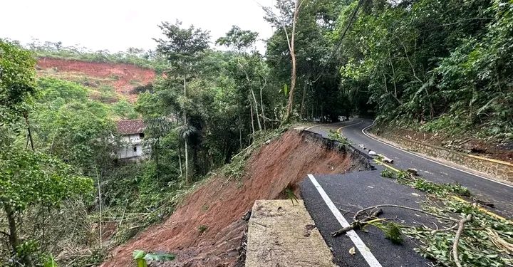 Ruas Jalan Provinsi di Selatan Kab. Sukabumi, Dinilai Dalam Kondisi Rusak Abadi