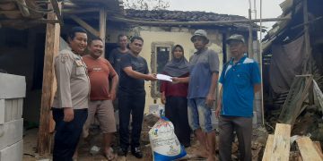 Pemdes Bojongkerta Berjibaku Gotongroyong Perbaiki Rutilahu Warga