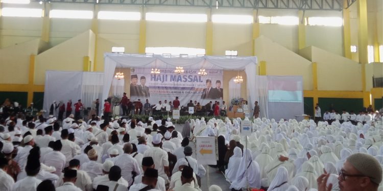 Ribuan Calhaj Ikuti Bimbingan Manasik Haji Massal Tingkat Kabupaten Sukabumi Tahun 2025, Ini Pesan Sekda Ade Suryaman