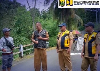 Dinas PU Kab. Sukabumi Terjunkan Alat Berat Evakusi Material Longsor Yang Terjadi Disejumlah Wilayah