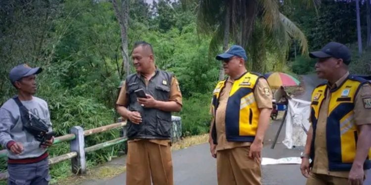 Dinas PU Kab. Sukabumi Terjunkan Alat Berat Evakusi Material Longsor Yang Terjadi Disejumlah Wilayah