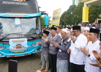 Bupati Sukabumi Lepas 442 Calon Haji Kloter 6 Asal Kab. Sukabumi