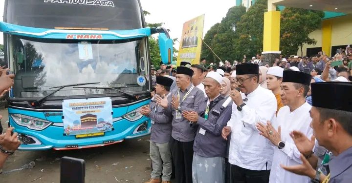 Bupati Sukabumi Lepas 442 Calon Haji Kloter 6 Asal Kab. Sukabumi