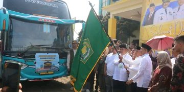 442 Orang Calon Haji Kloter 18 Asal Kab. Sukabumi Dilepas Wakbup dan Ketua PPIHD