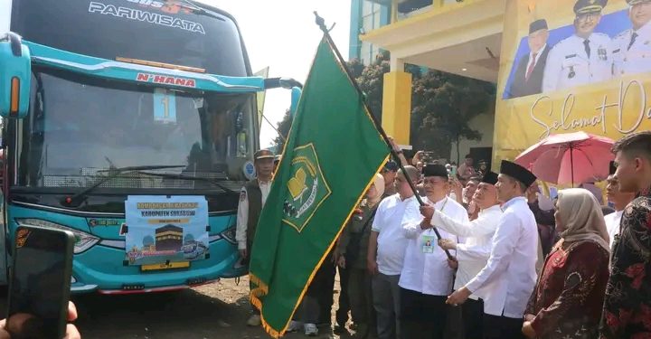 442 Orang Calon Haji Kloter 18 Asal Kab. Sukabumi Dilepas Wakbup dan Ketua PPIHD