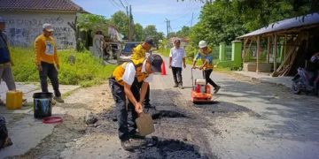 Jalan Pasiripis – Ciracap Jampangkulon Berlubang, Dinas PU Sigap Lakukan Tambal Sulam