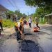 Jalan Pasiripis – Ciracap Jampangkulon Berlubang, Dinas PU Sigap Lakukan Tambal Sulam